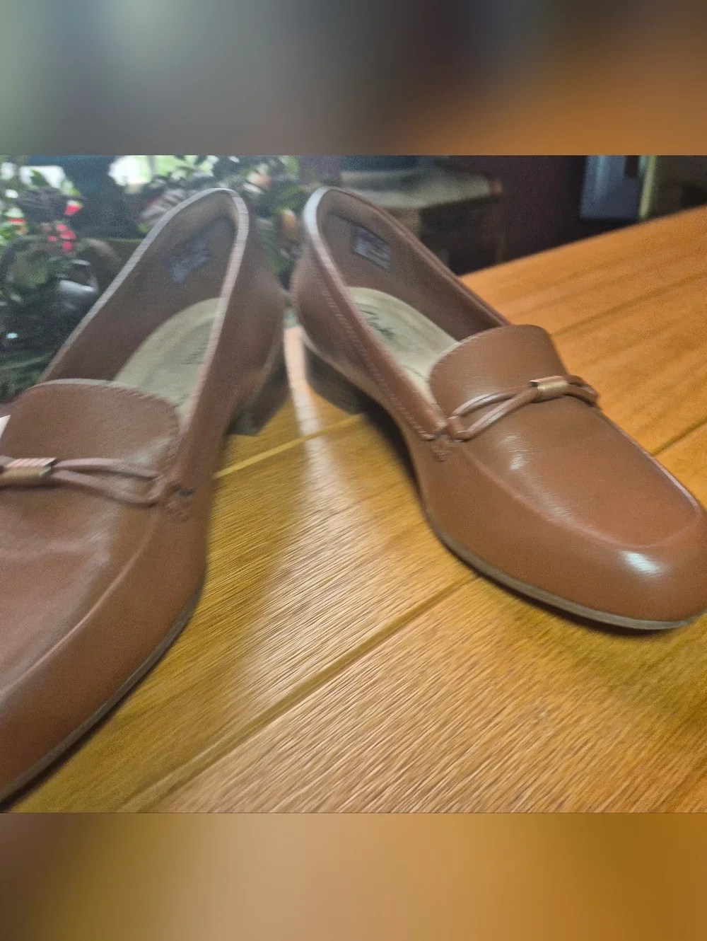 Clarks Women's Juliet Shine Tan Leather Loafers - Size 8